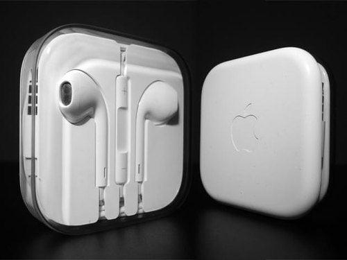 Original Apple EarPods with 3.5mm Headphone Plug